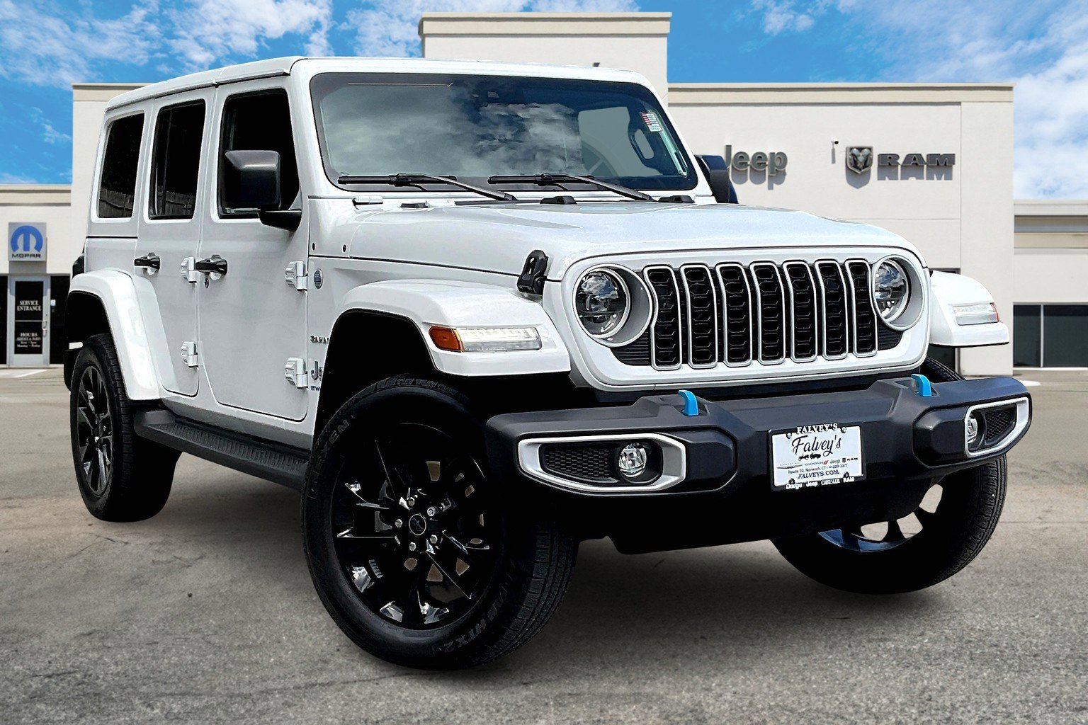 Used 2024 Jeep Wrangler Sahara image 11
