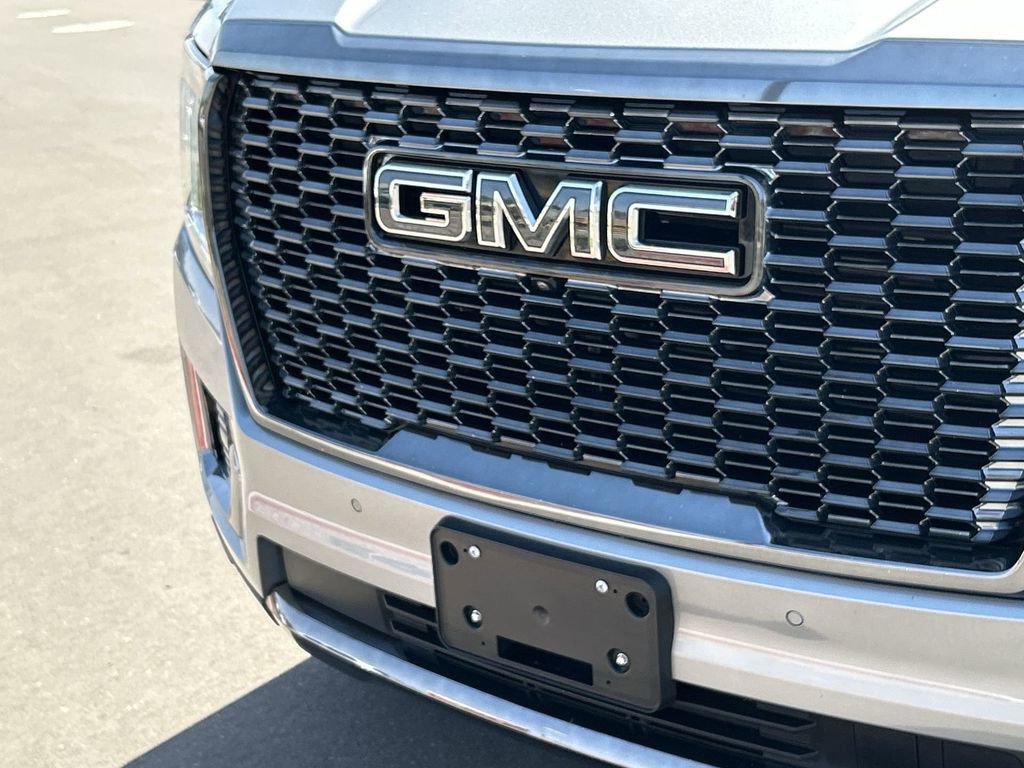 Used 2024 GMC Yukon XL Denali Ultimate AWD/4WD image 32