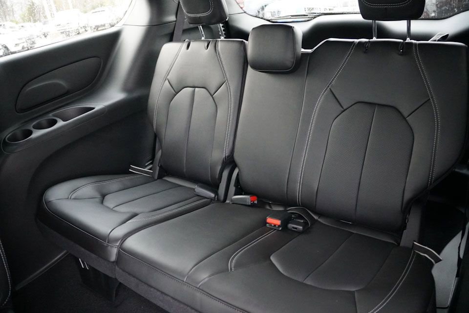 New 2026 Chrysler Pacifica Select image 12