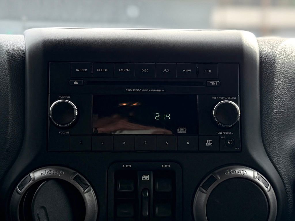 Used 2018 Jeep Wrangler Unlimited Sport w/ Power Convenience Group image 14