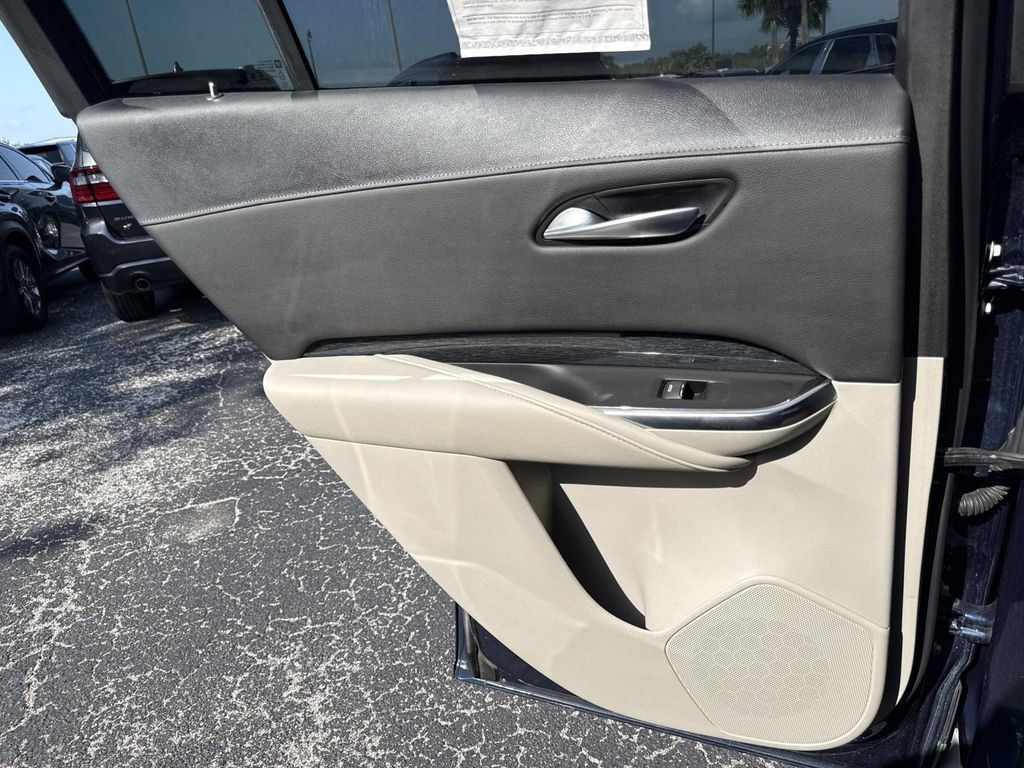 Used 2021 Cadillac XT4 Premium Luxury AWD/4WD image 13