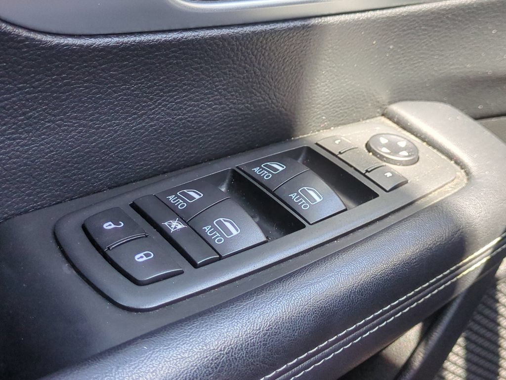 Used 2020 Chrysler Pacifica Touring-L Plus FWD image 27
