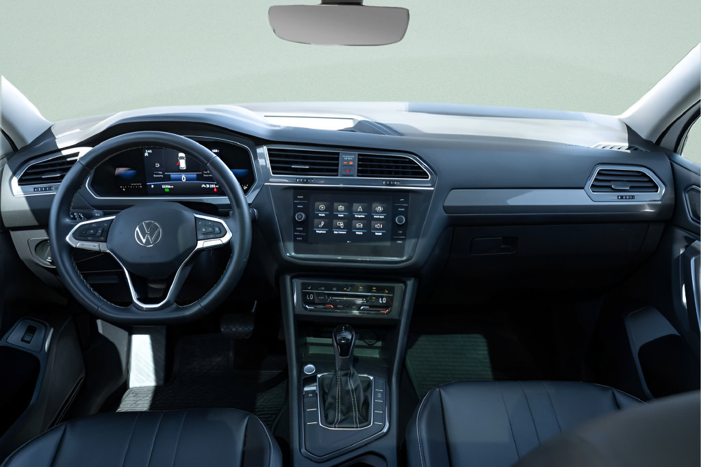 Used 2022 Volkswagen Tiguan SE w/ Panoramic Sunroof Package FWD image 14