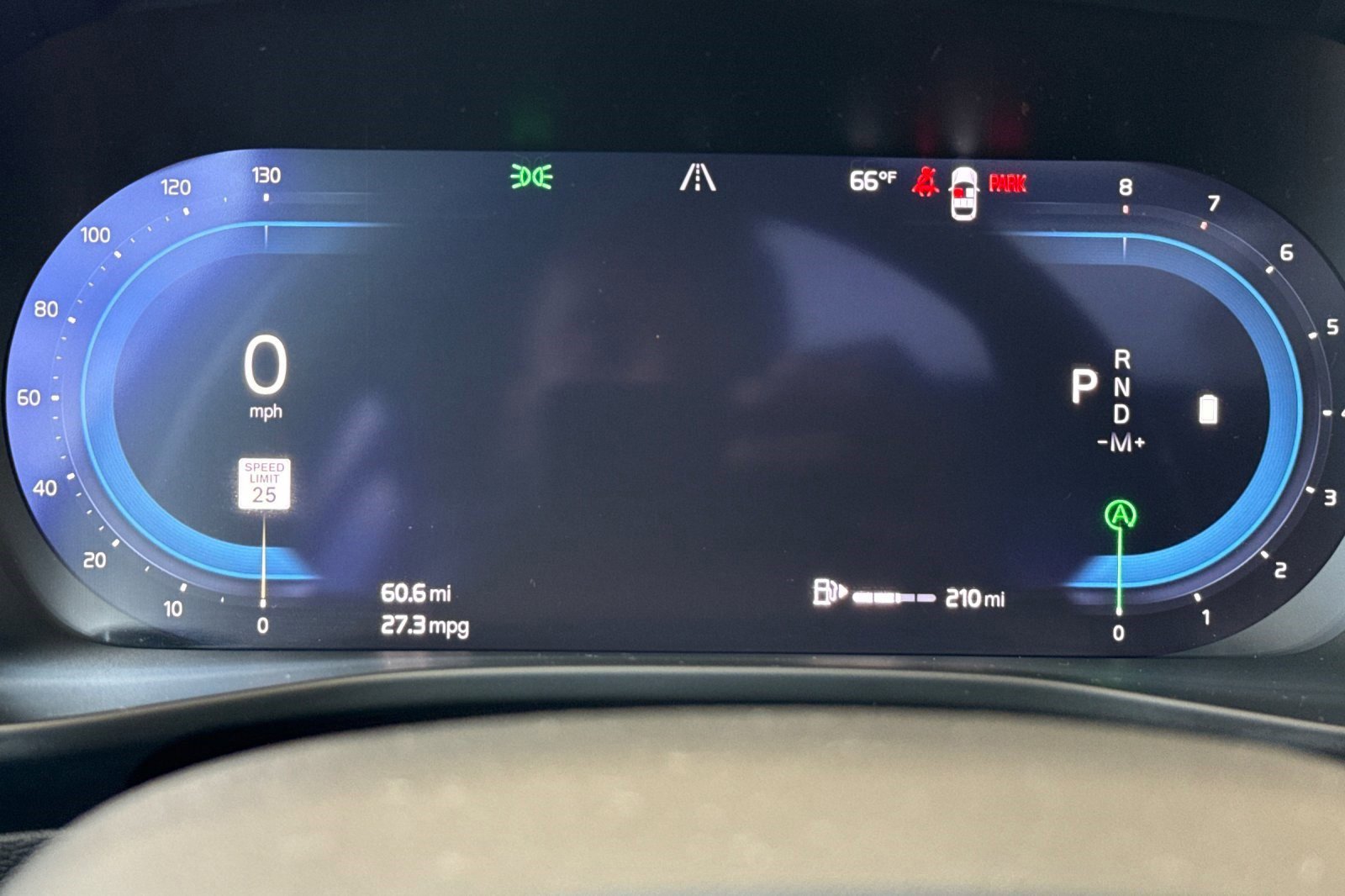 Used 2025 Volvo XC40 B5 Ultra w/ Climate Package image 20