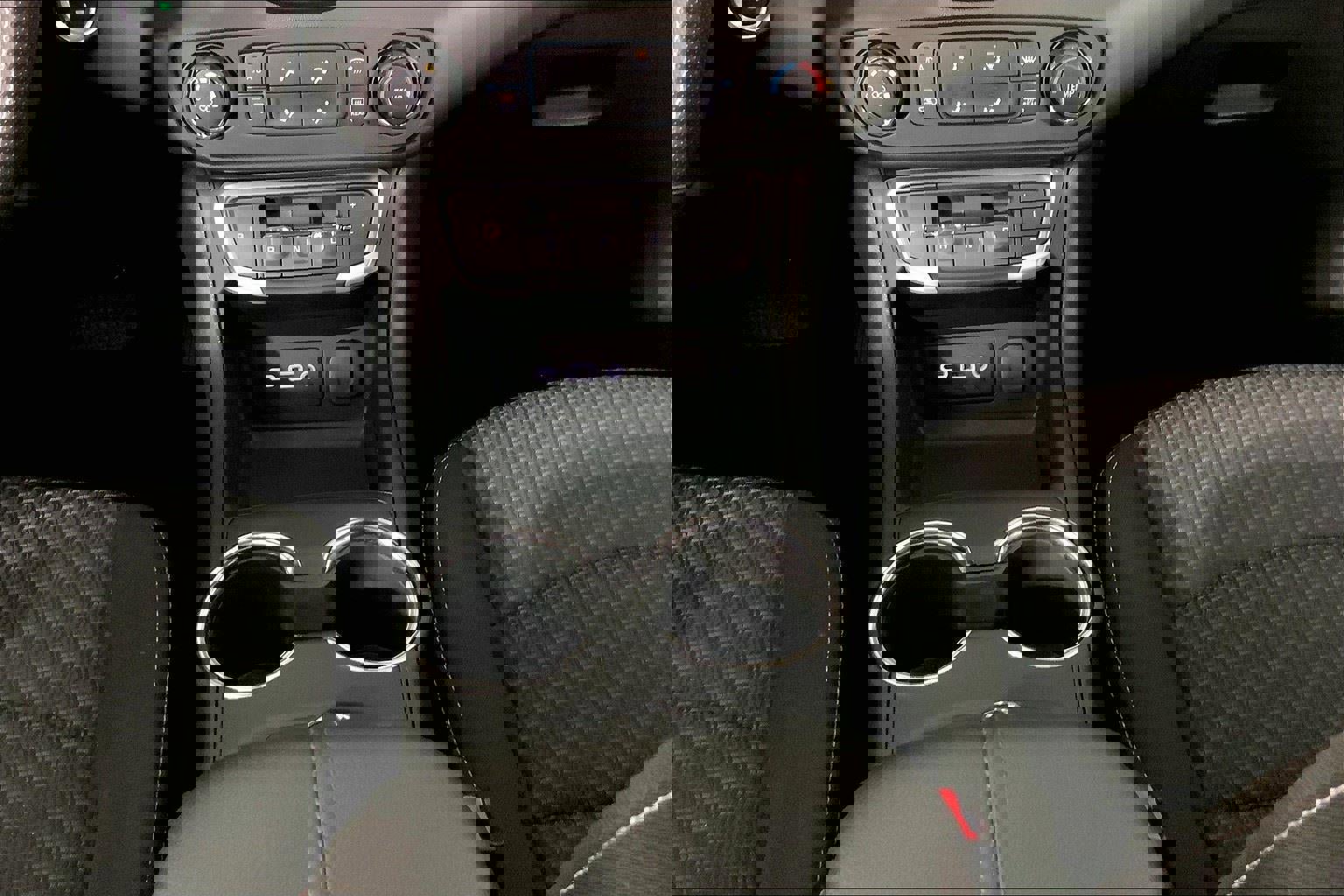 Used 2024 GMC Terrain SLE image 18