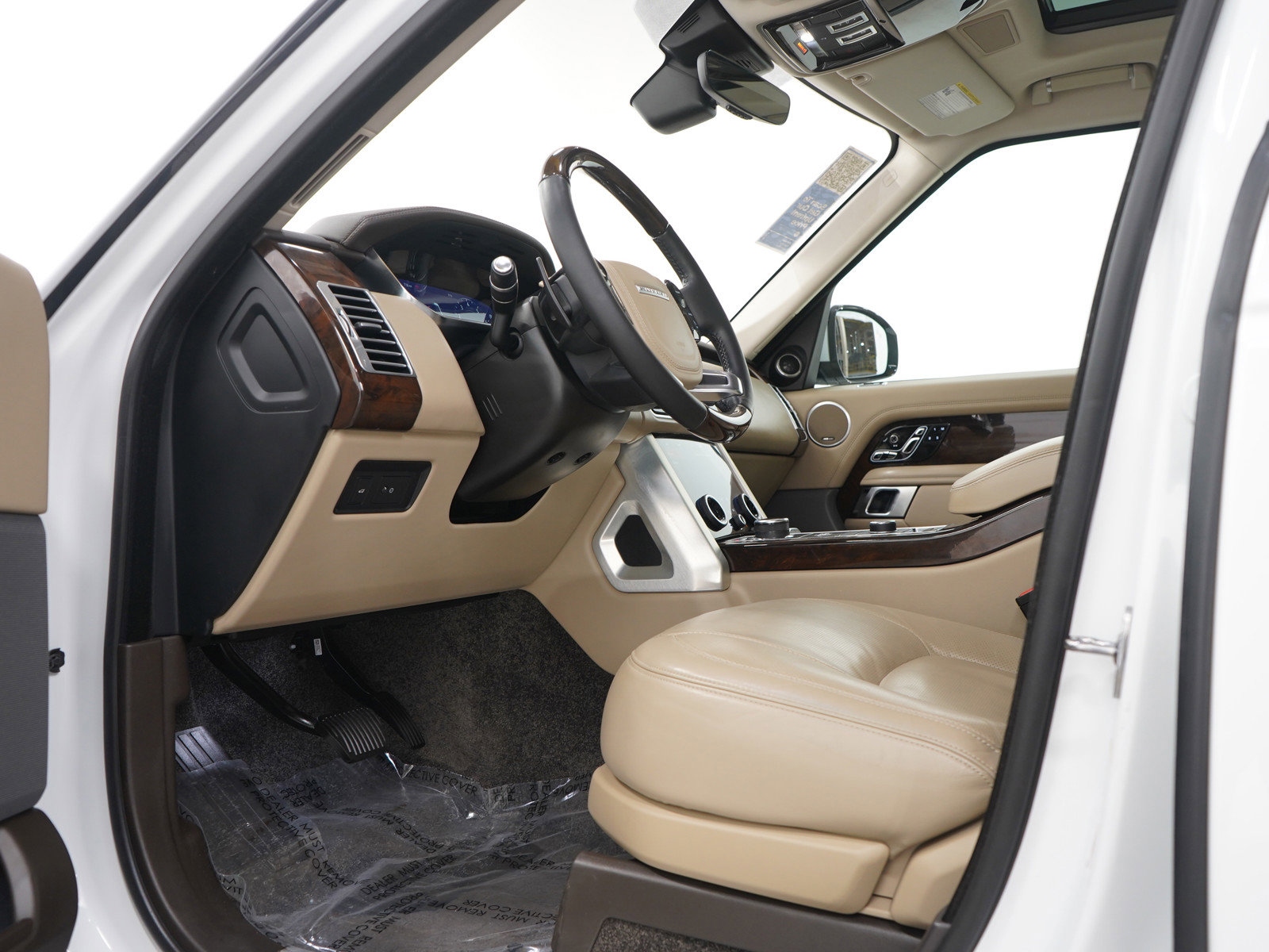 Used 2020 Land Rover Range Rover HSE image 23