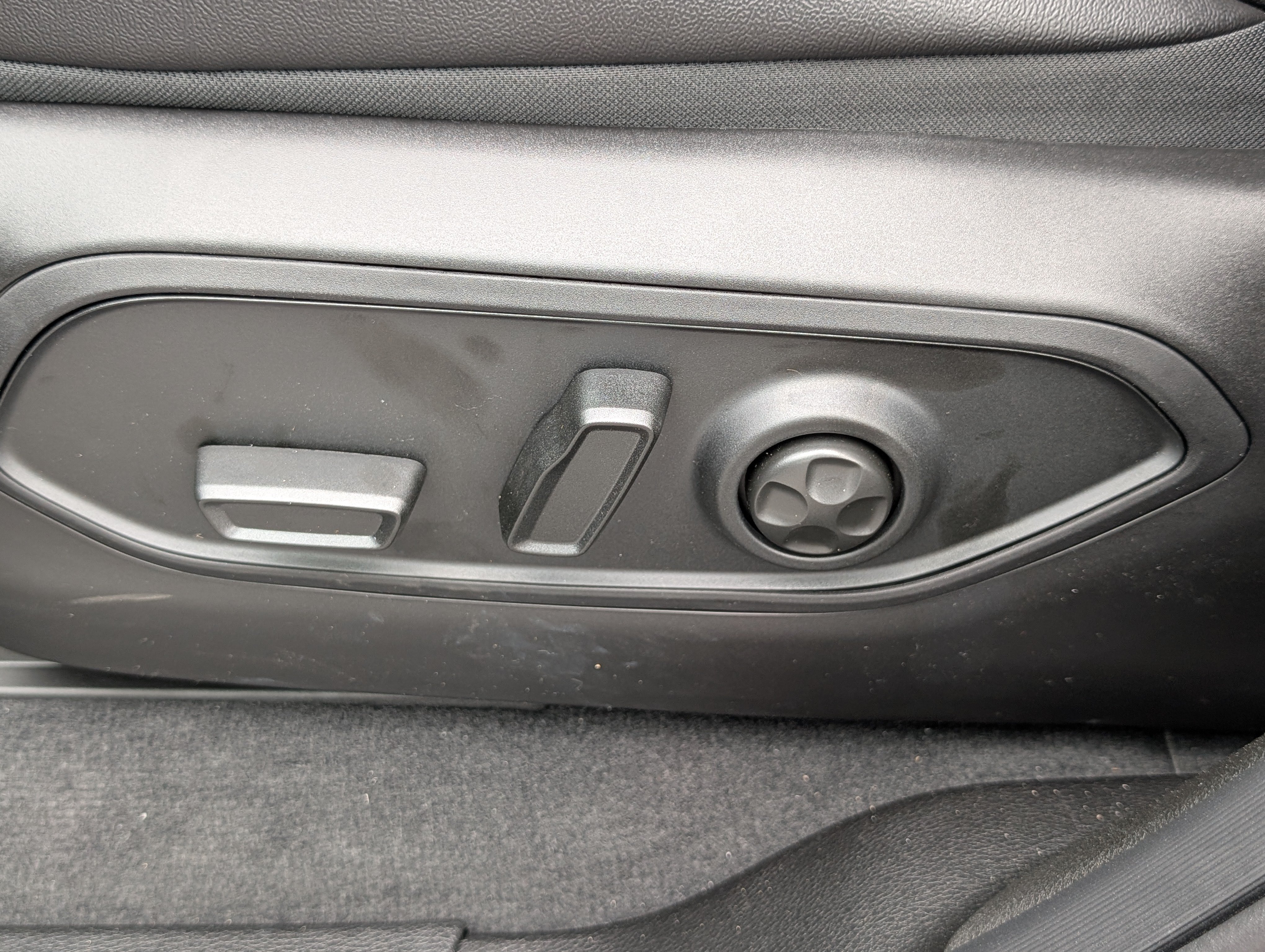 New 2025 Jeep Grand Cherokee Altitude AWD/4WD image 18