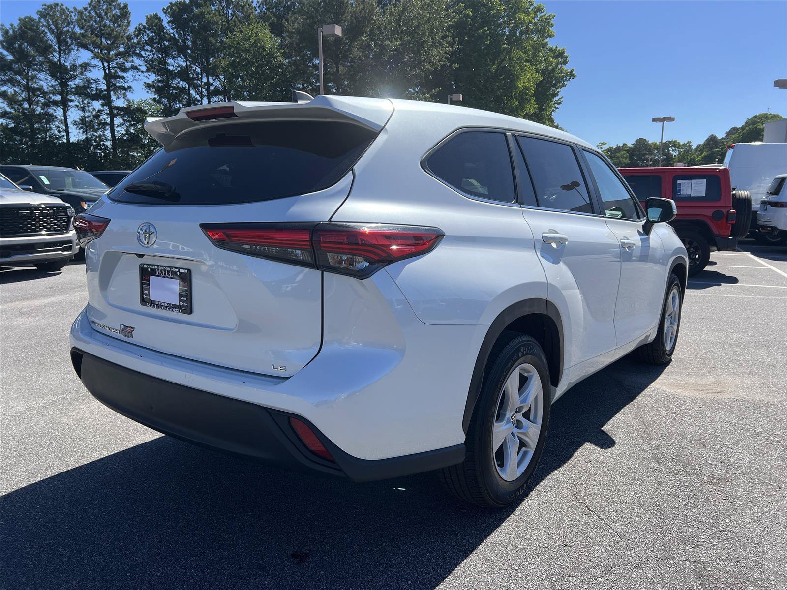 Used 2023 Toyota Highlander LE FWD image 16