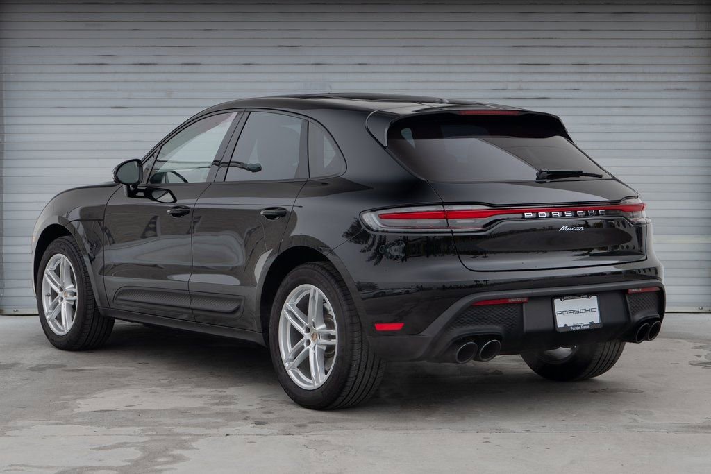 Certified 2025 Porsche Macan image 3