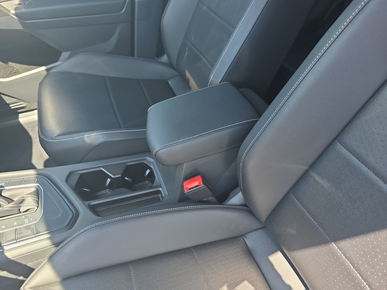 Used 2021 Volkswagen Tiguan SE FWD image 15