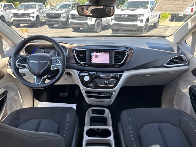 Used 2023 Chrysler Voyager LX FWD image 12