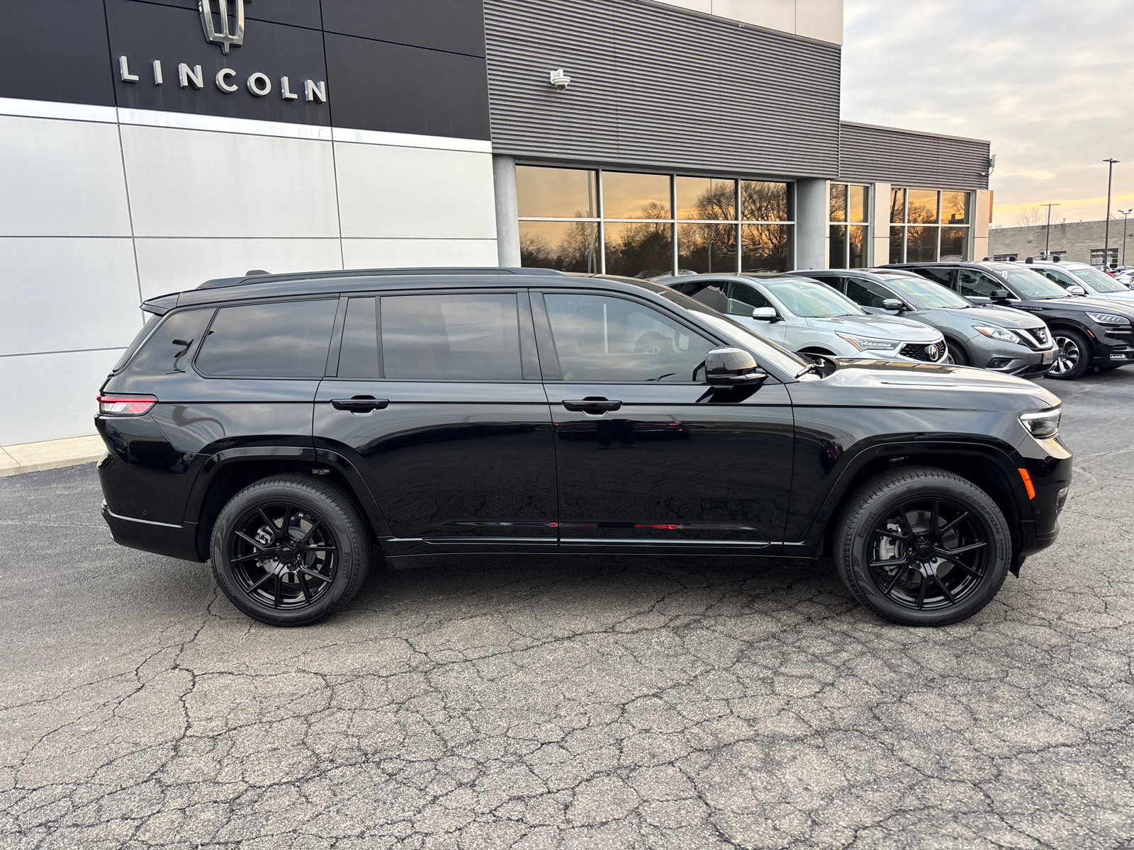 Used 2025 Jeep Grand Cherokee L Summit image 8