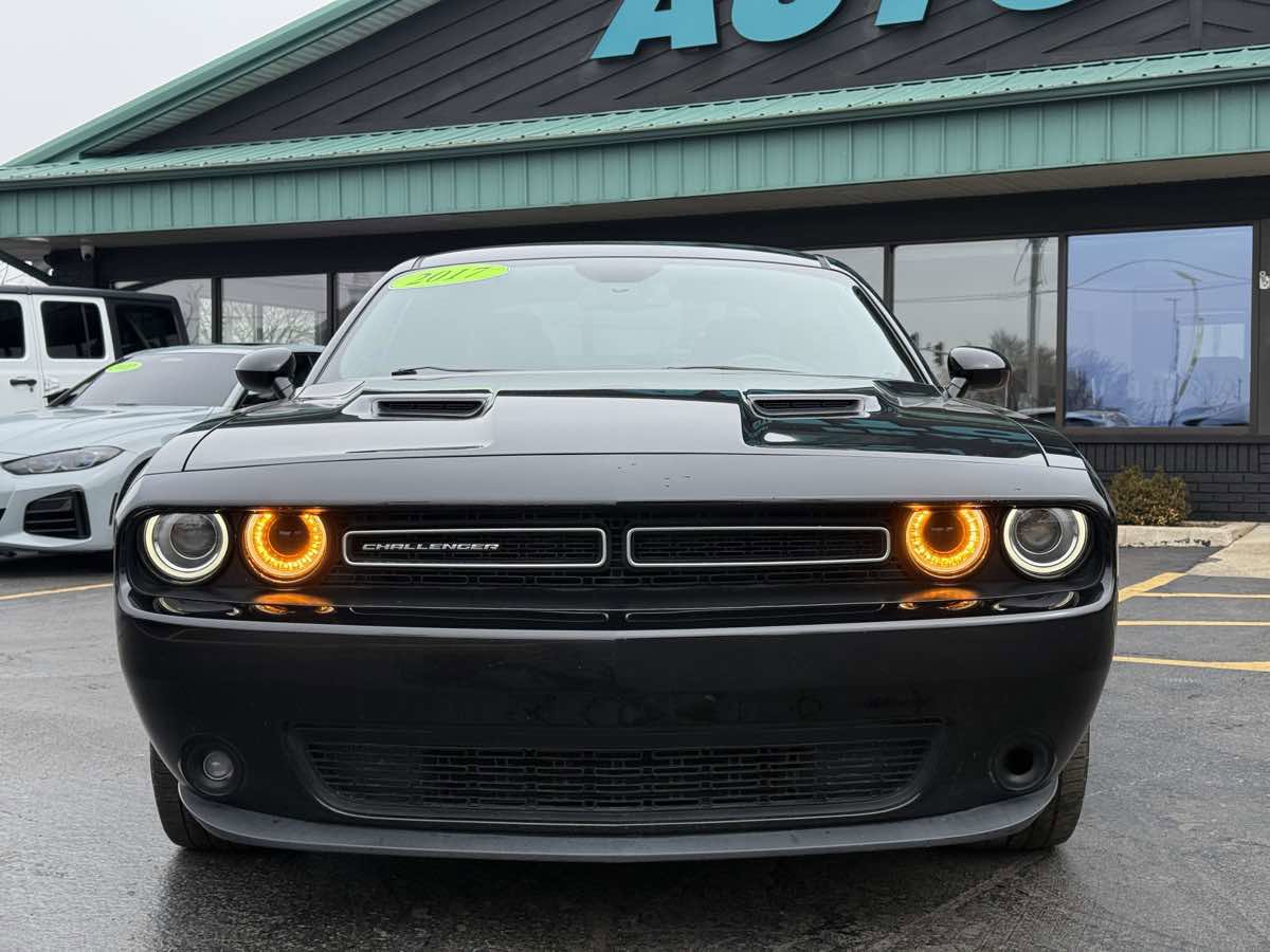 Used 2017 Dodge Challenger SXT Plus image 4