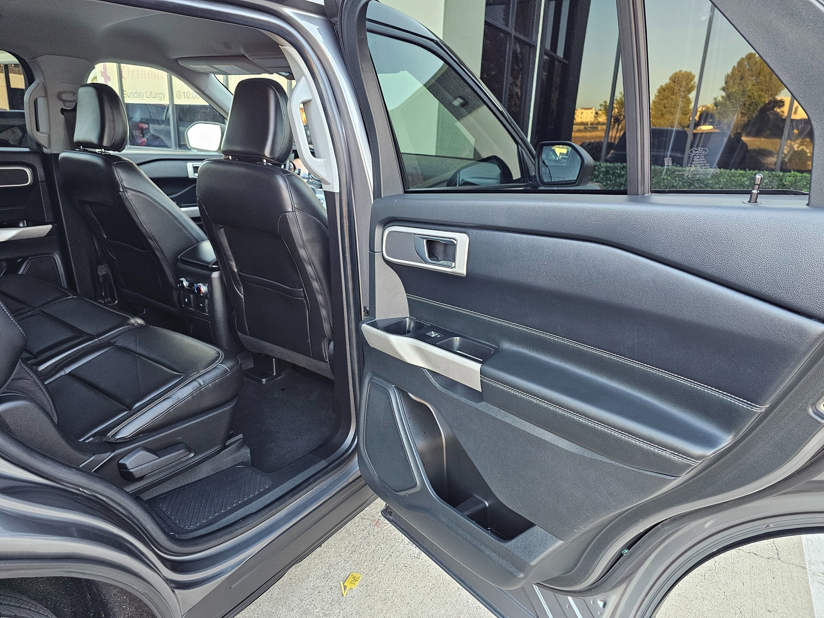 Used 2022 Ford Explorer XLT w/ Equipment Group 202A RWD image 29