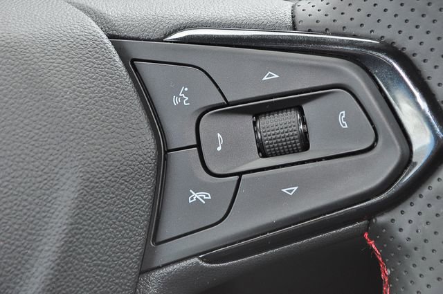 Used 2025 Chevrolet Trax RS w/ Driver Confidence Package image 32