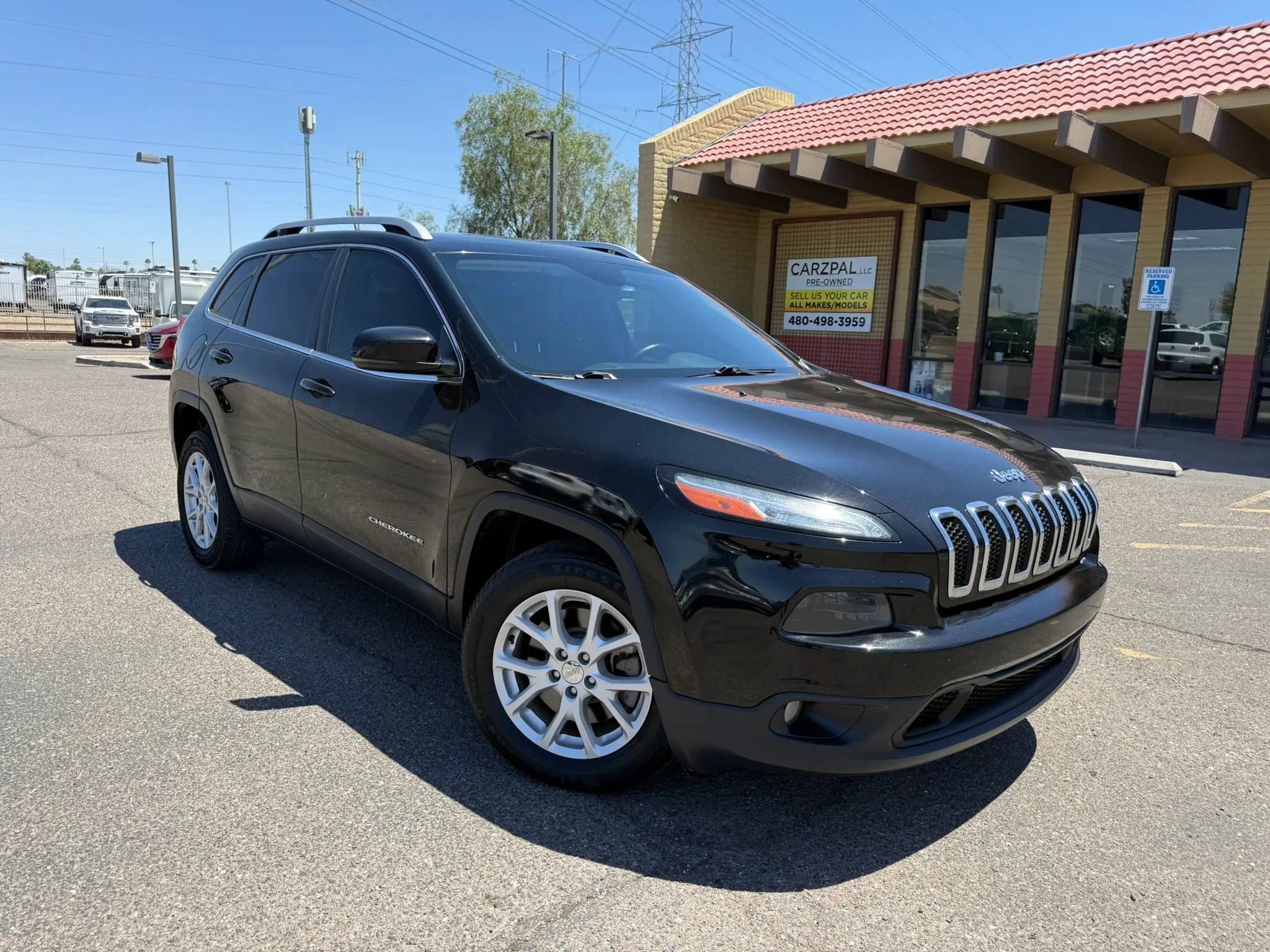 Used 2017 Jeep Cherokee Latitude w/ Safety/Convenience Group FWD image 1