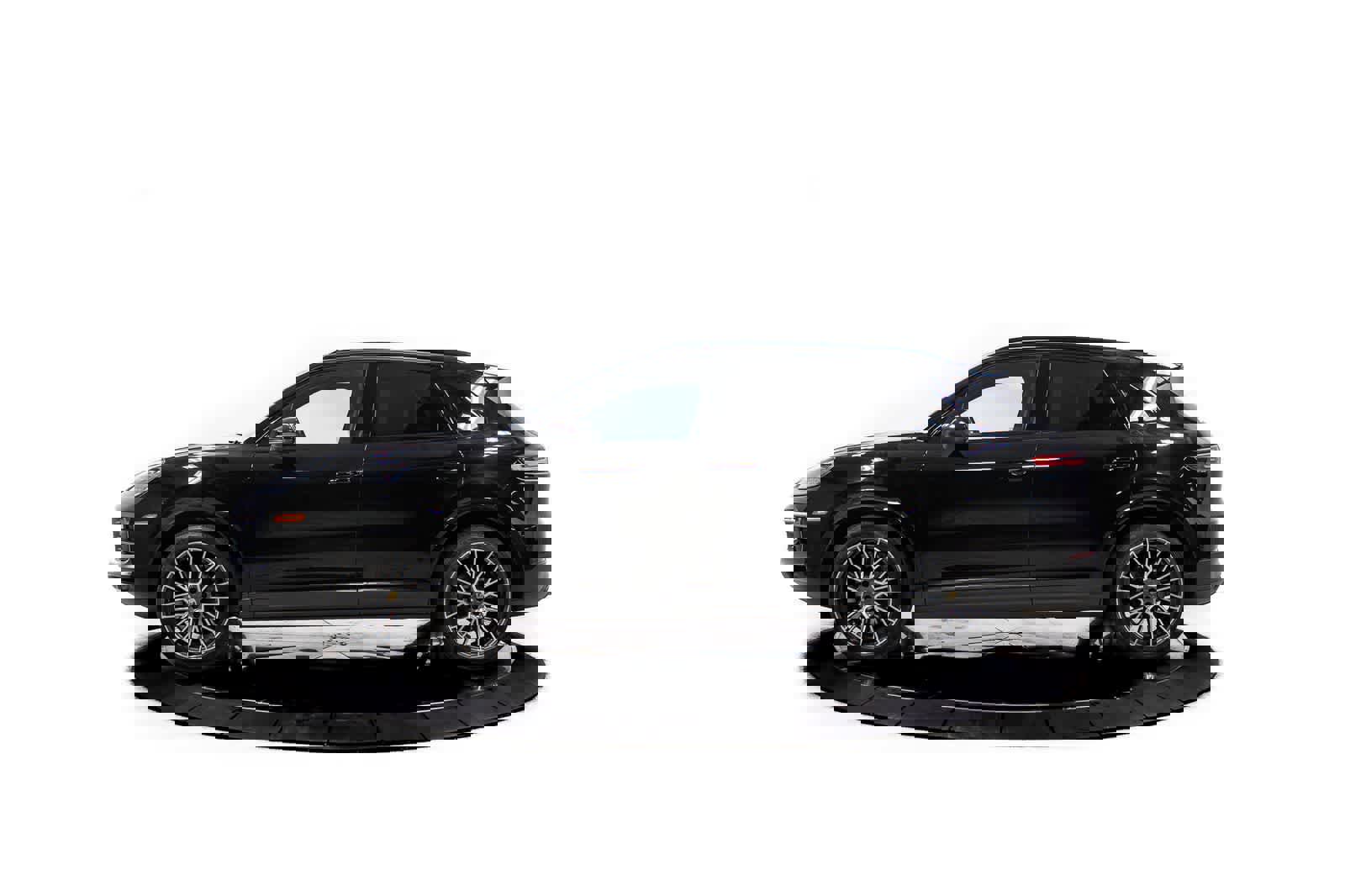 Certified 2023 Porsche Cayenne S Platinum image 2