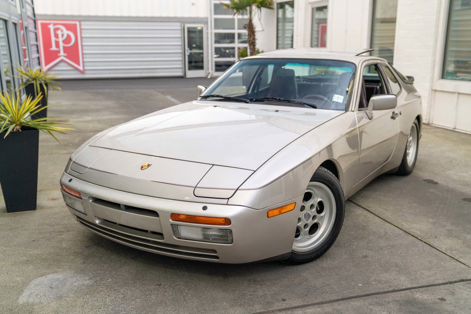 Used 1986 Porsche 944 Turbo RWD image 3
