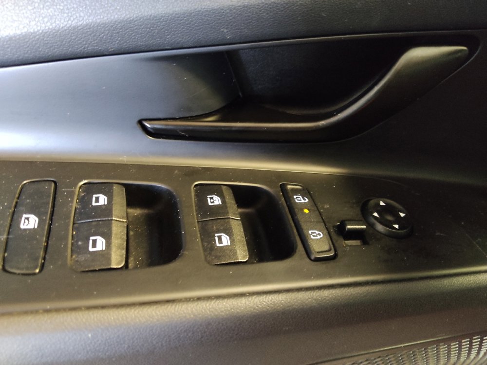 Used 2025 Hyundai Elantra Sport FWD image 27