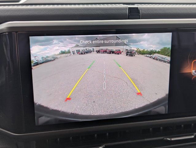 Used 2025 Jeep Wrangler Unlimited Sahara AWD/4WD image 16