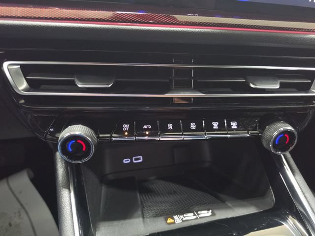 Used 2025 Chevrolet Traverse RS AWD/4WD image 15