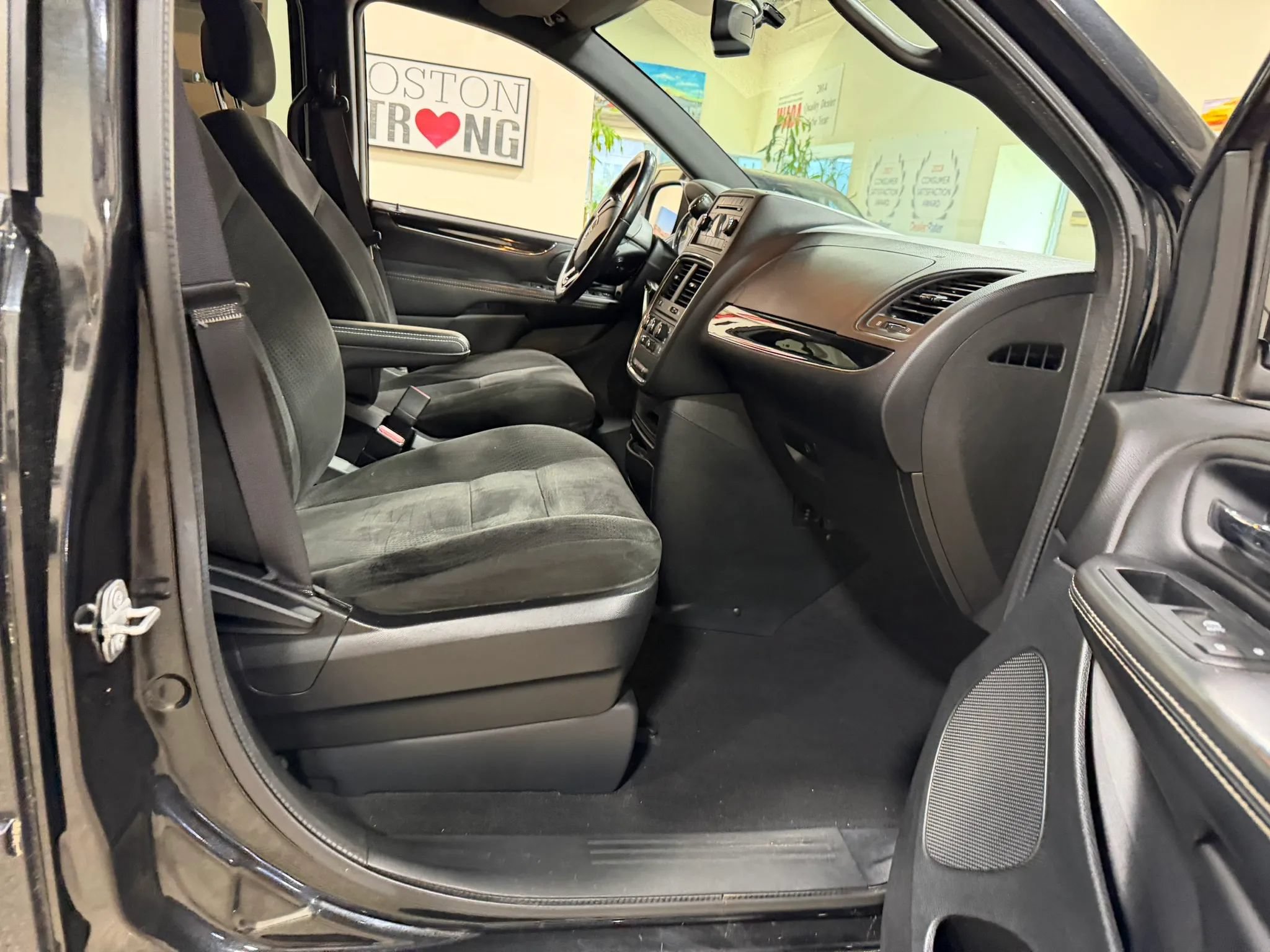 Used 2016 Dodge Grand Caravan SE FWD image 35