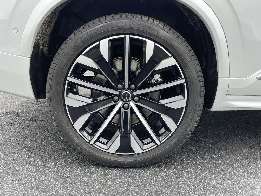 New 2026 Volvo XC90 T8 Plus image 32