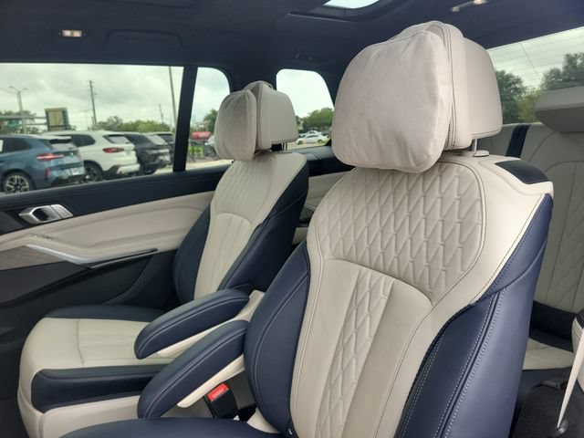 Used 2021 BMW X7 M50i w/ Executive Package AWD/4WD image 15