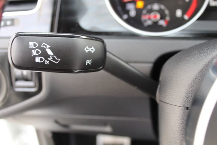 Used 2016 Volkswagen Golf S image 19