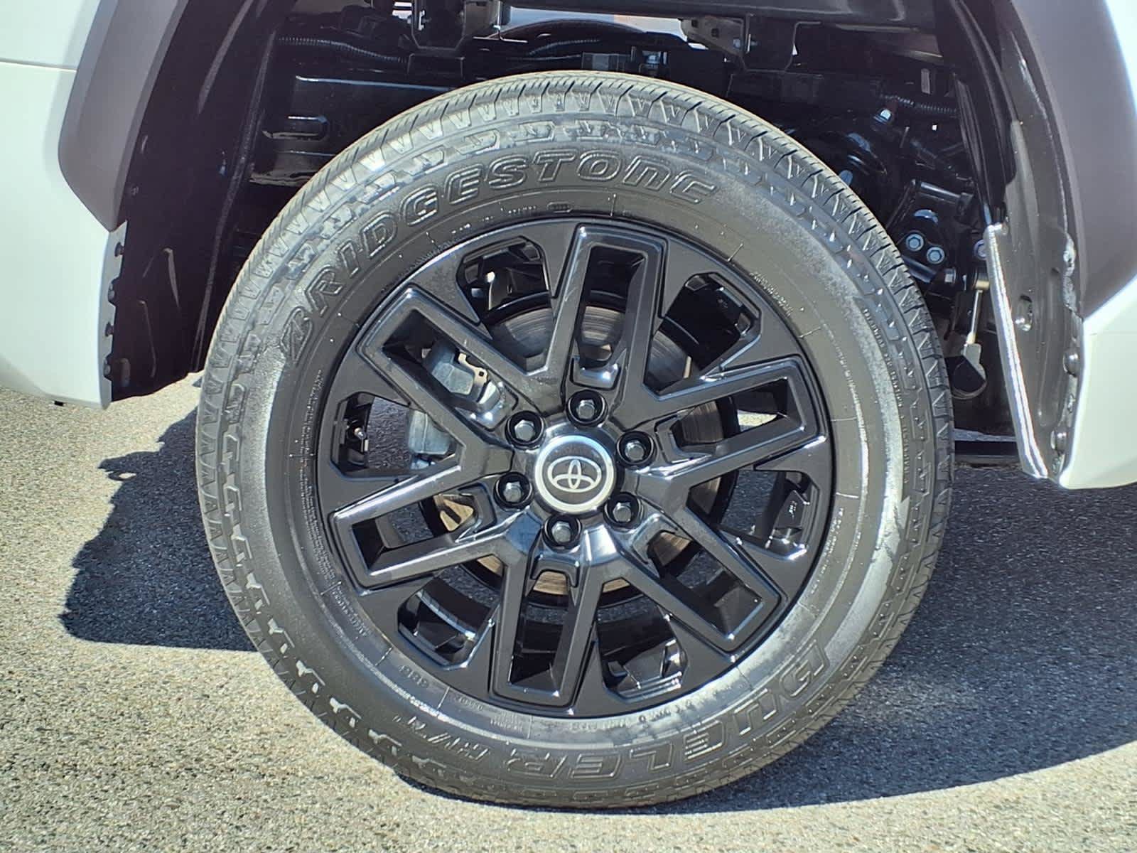 Used 2024 Toyota Tundra Limited AWD/4WD image 7