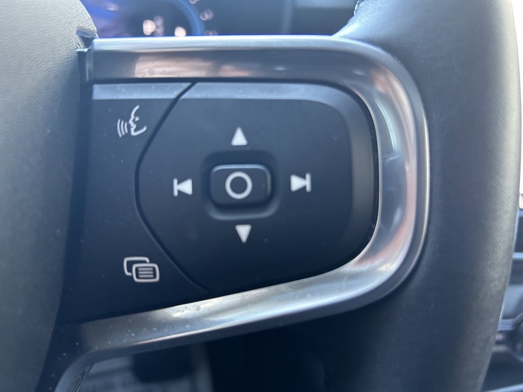 Certified 2025 Volvo XC40 B5 Plus image 25