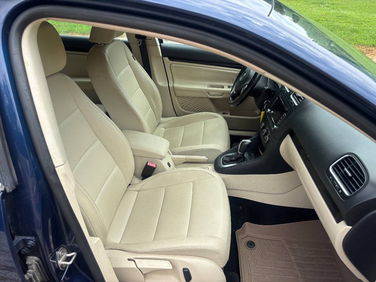 Used 2012 Volkswagen Jetta TDI FWD image 11