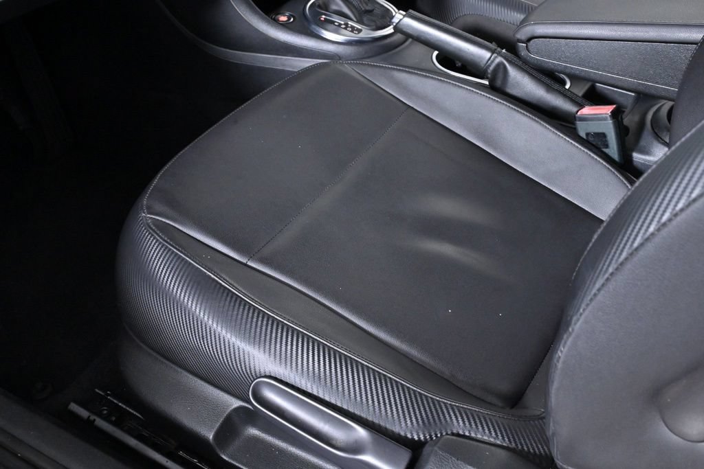 Used 2013 Volkswagen Beetle TDI FWD image 21
