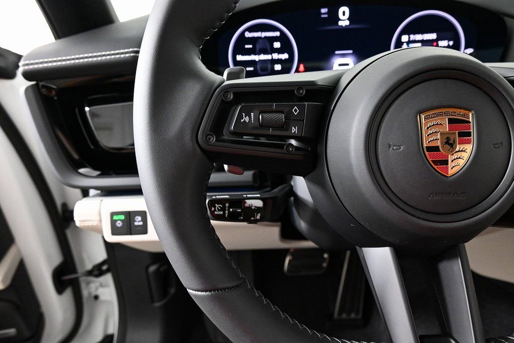 Used 2025 Porsche Panamera image 10