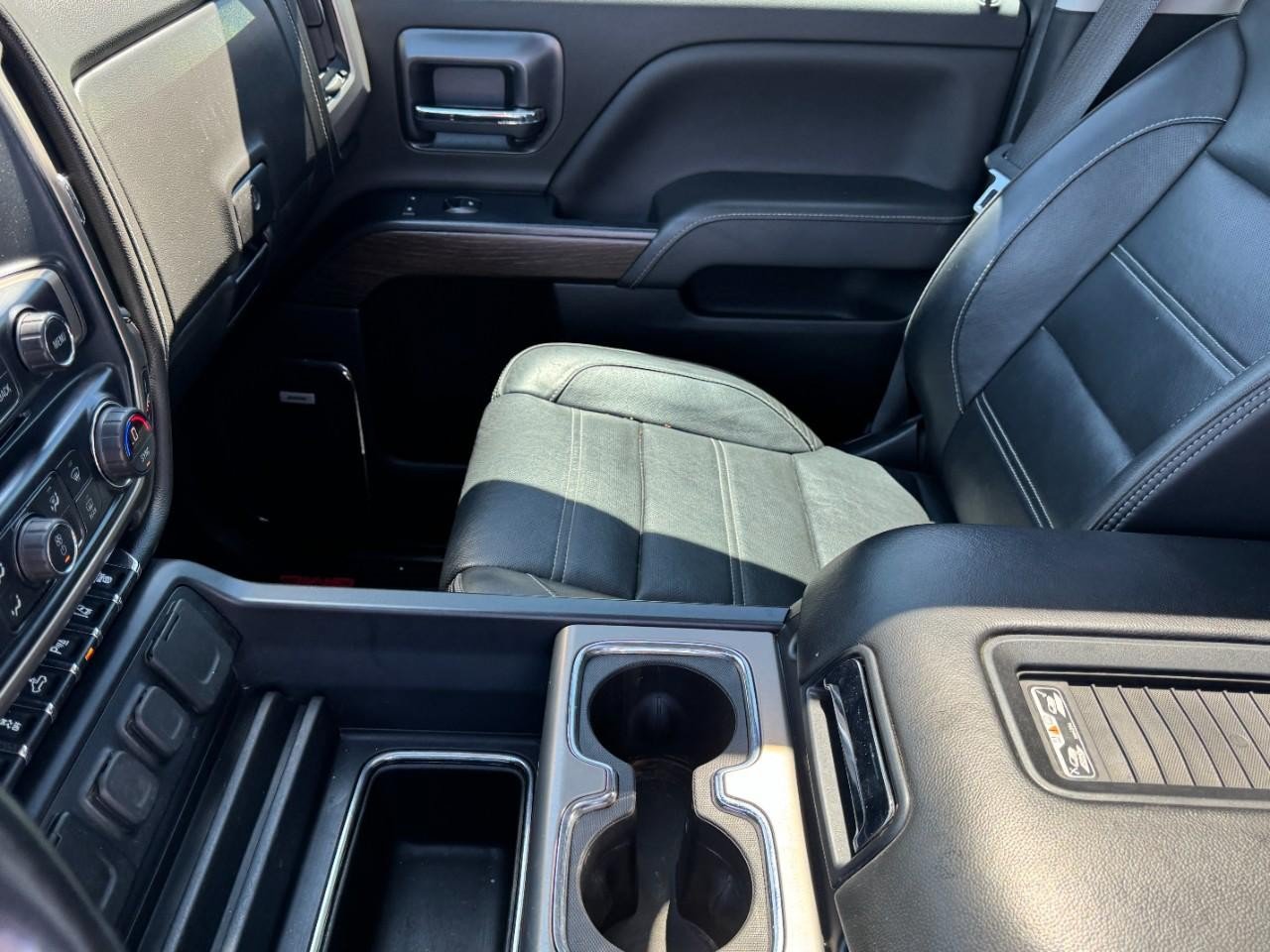 Used 2019 GMC Sierra 2500 Denali w/ Duramax Plus Package AWD/4WD image 14