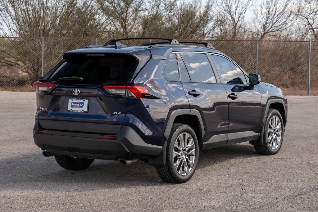 Used 2021 Toyota RAV4 XLE Premium image 7