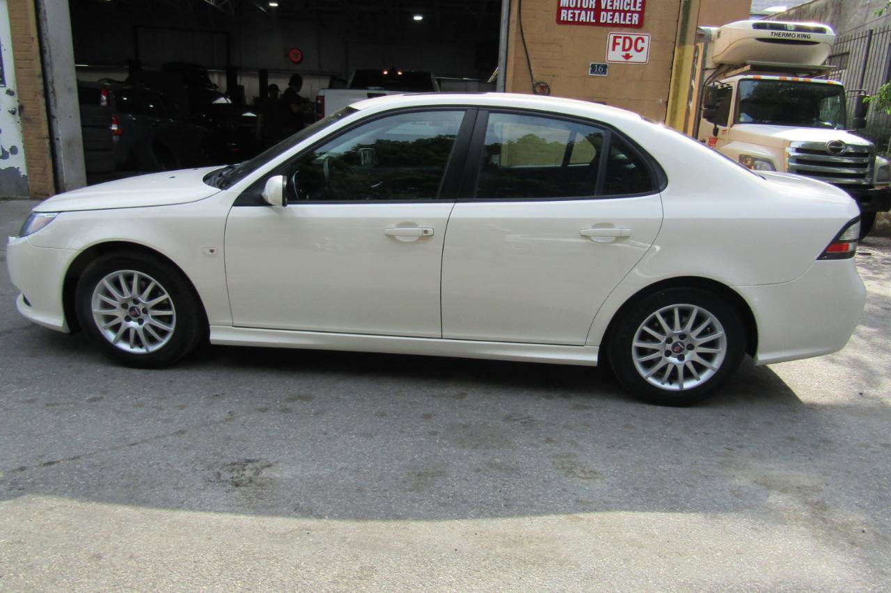 Used 2008 Saab 9-3 2.0T w/ Moonroof Package FWD image 2