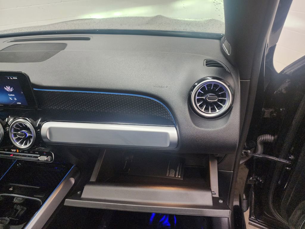 Used 2024 Mercedes-Benz GLB 250 4MATIC image 34