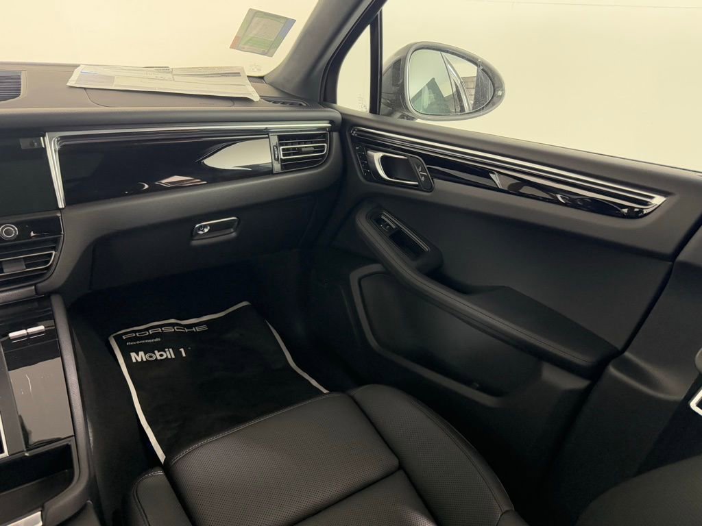 New 2026 Porsche Macan Turbo image 24