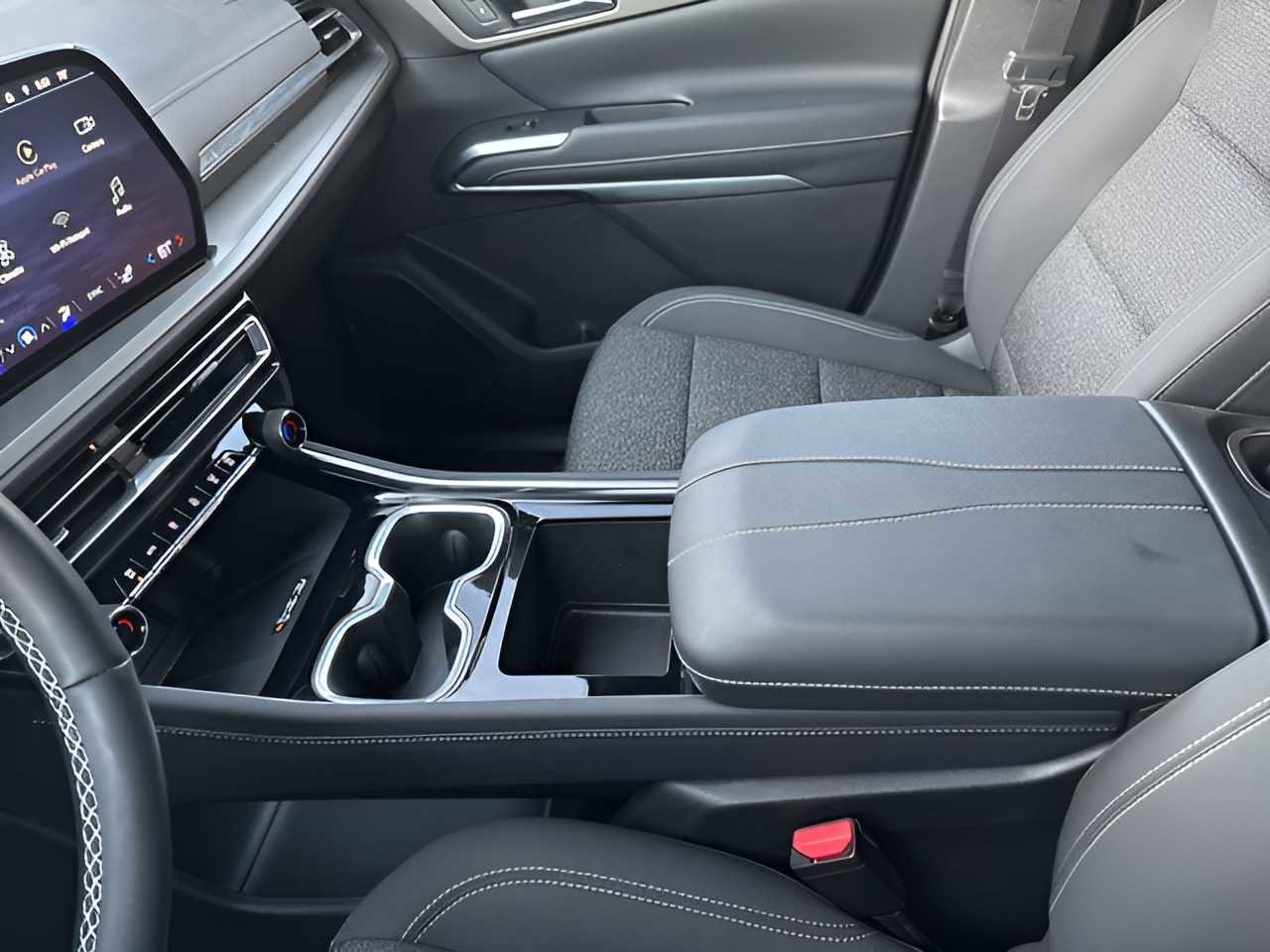 Used 2025 Chevrolet Traverse LT image 23