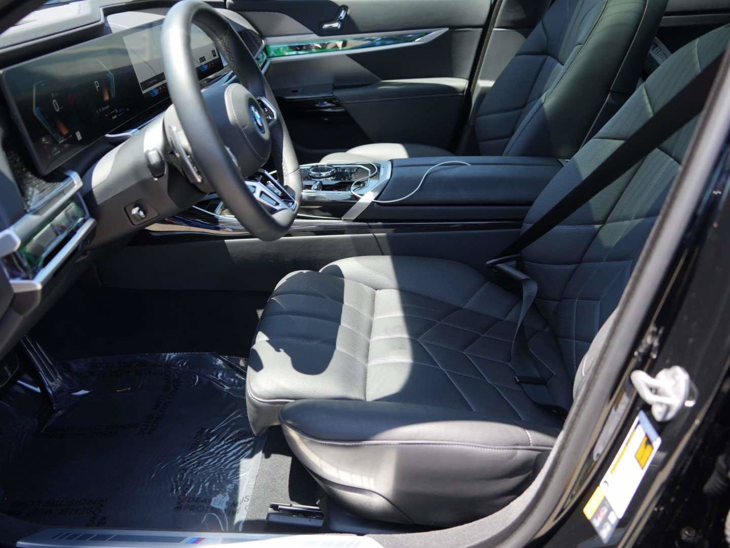 Used 2026 BMW 750e xDrive w/ Premium Package AWD/4WD image 13