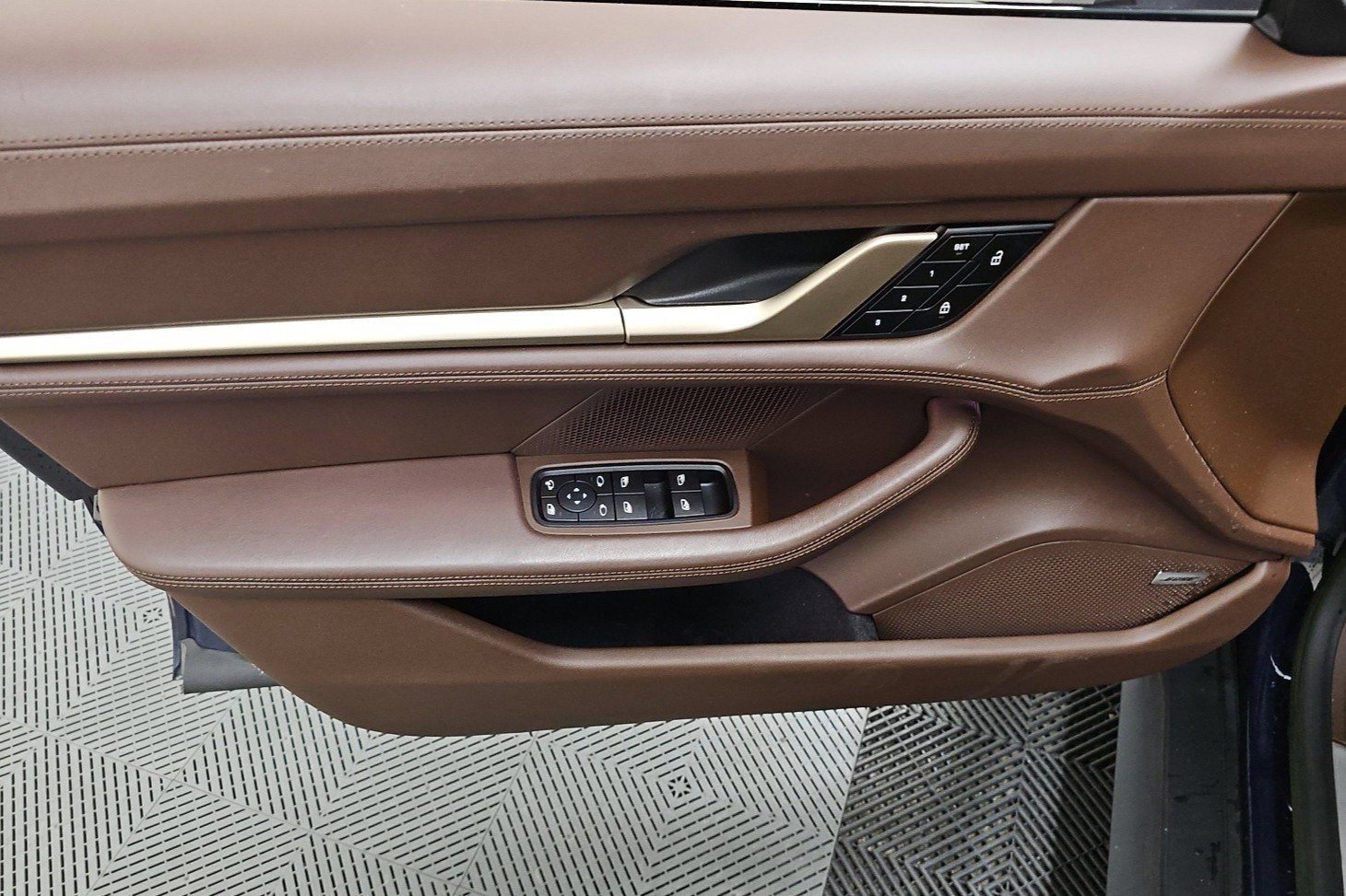 Used 2022 Porsche Taycan 4S image 9