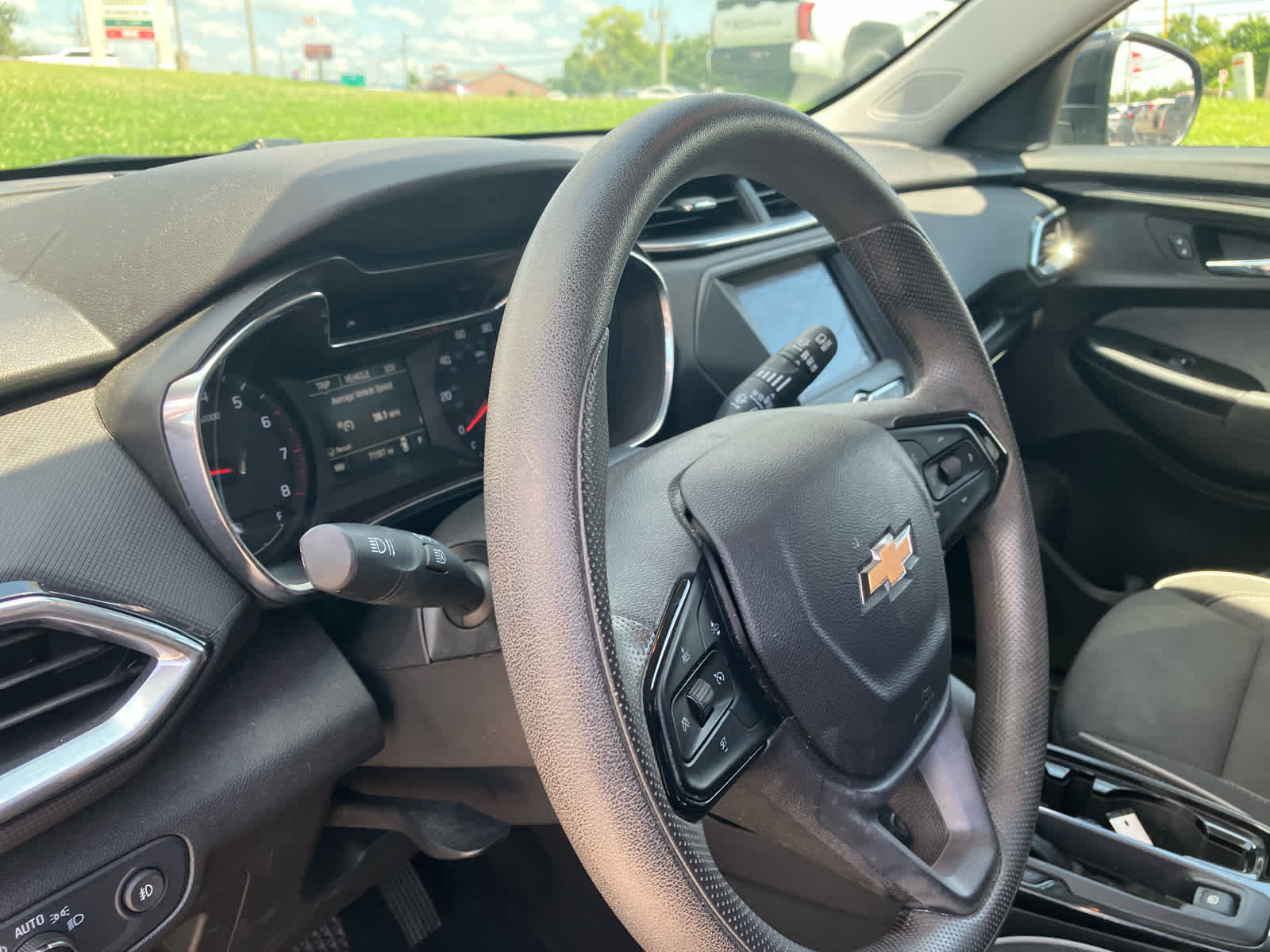 Used 2023 Chevrolet TrailBlazer LT FWD image 9