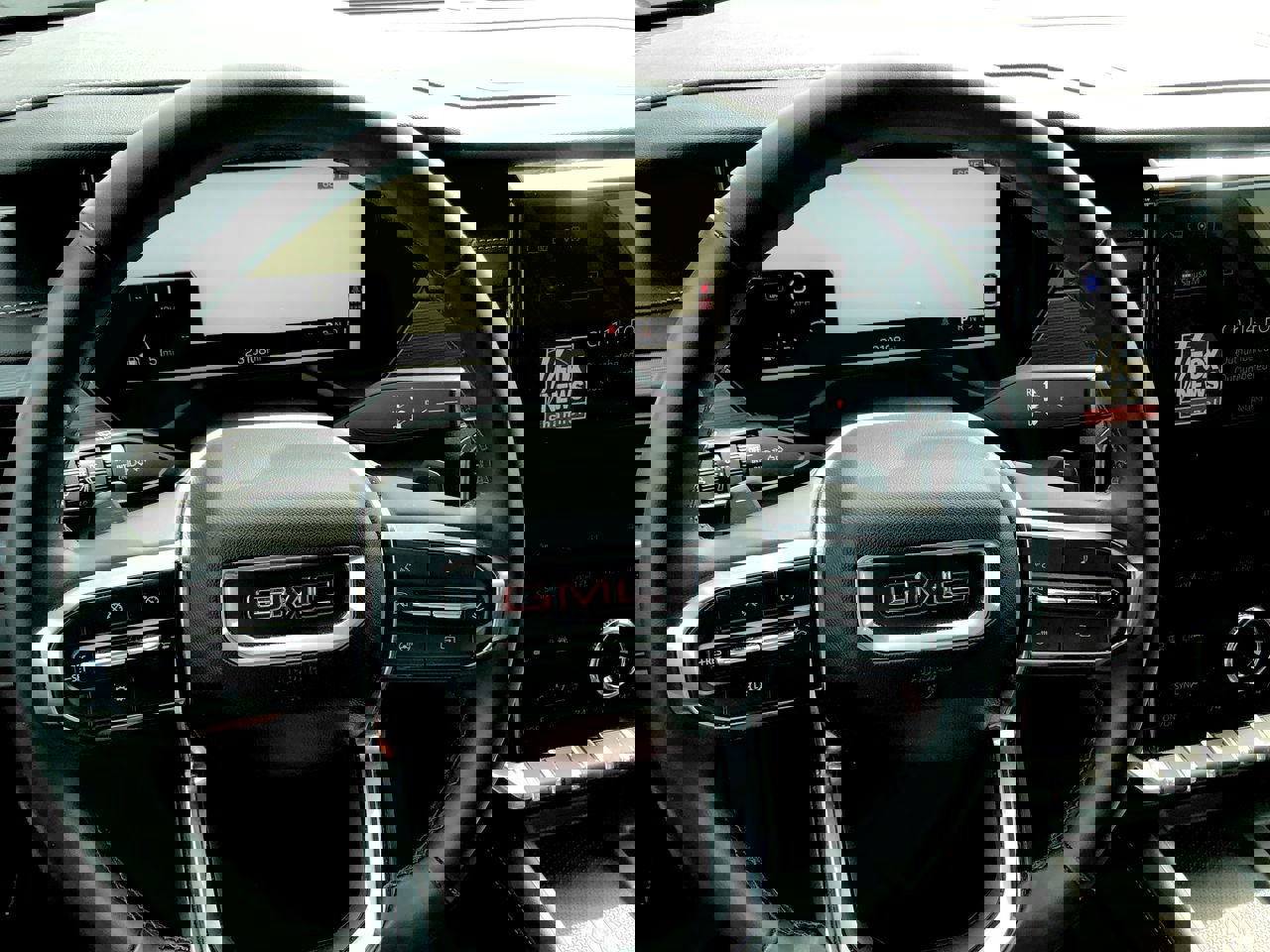 Used 2025 GMC Acadia Elevation image 17