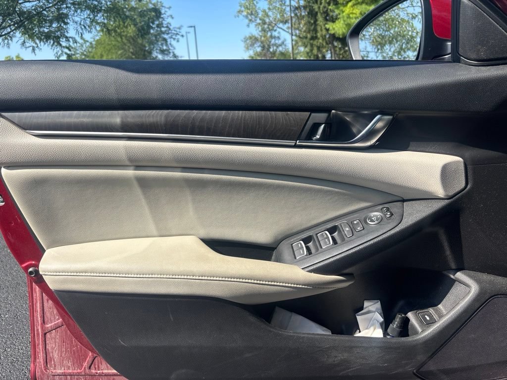 Used 2018 Honda Accord EX image 7