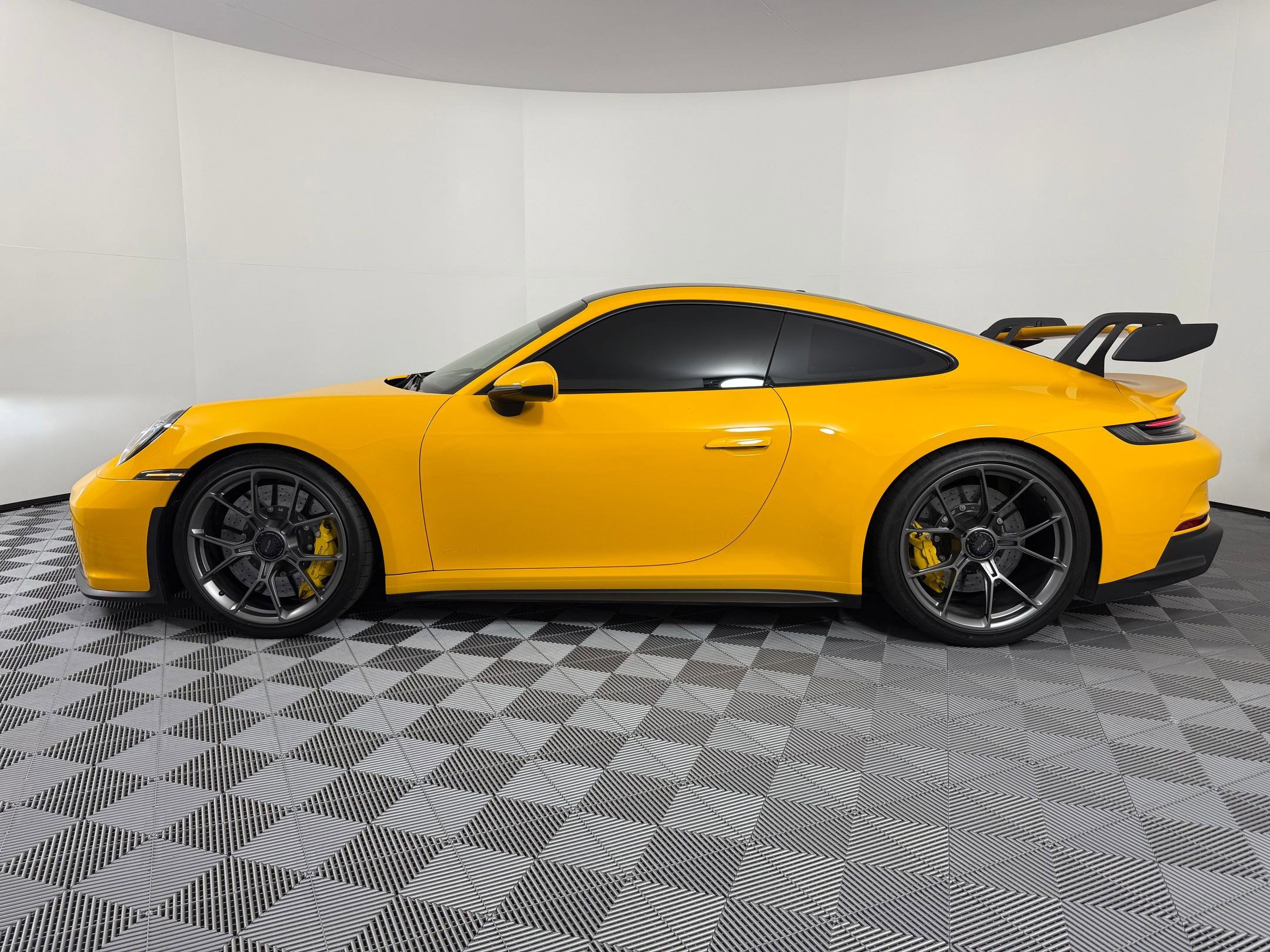 Used 2022 Porsche 911 GT3 image 2
