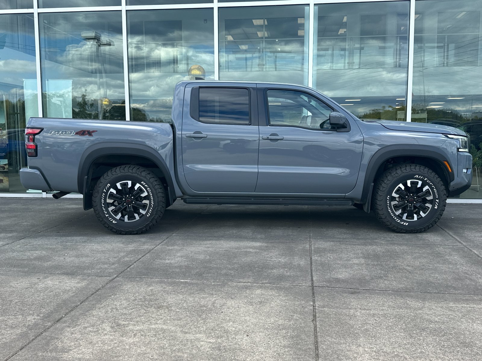 Used 2024 Nissan Frontier PRO-4X w/ Technology Package AWD/4WD image 3