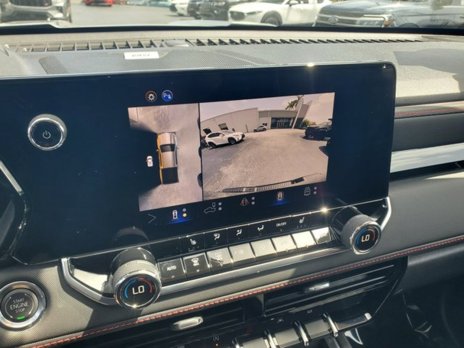 Used 2025 Chevrolet Colorado Z71 w/ Technology Package AWD/4WD image 22