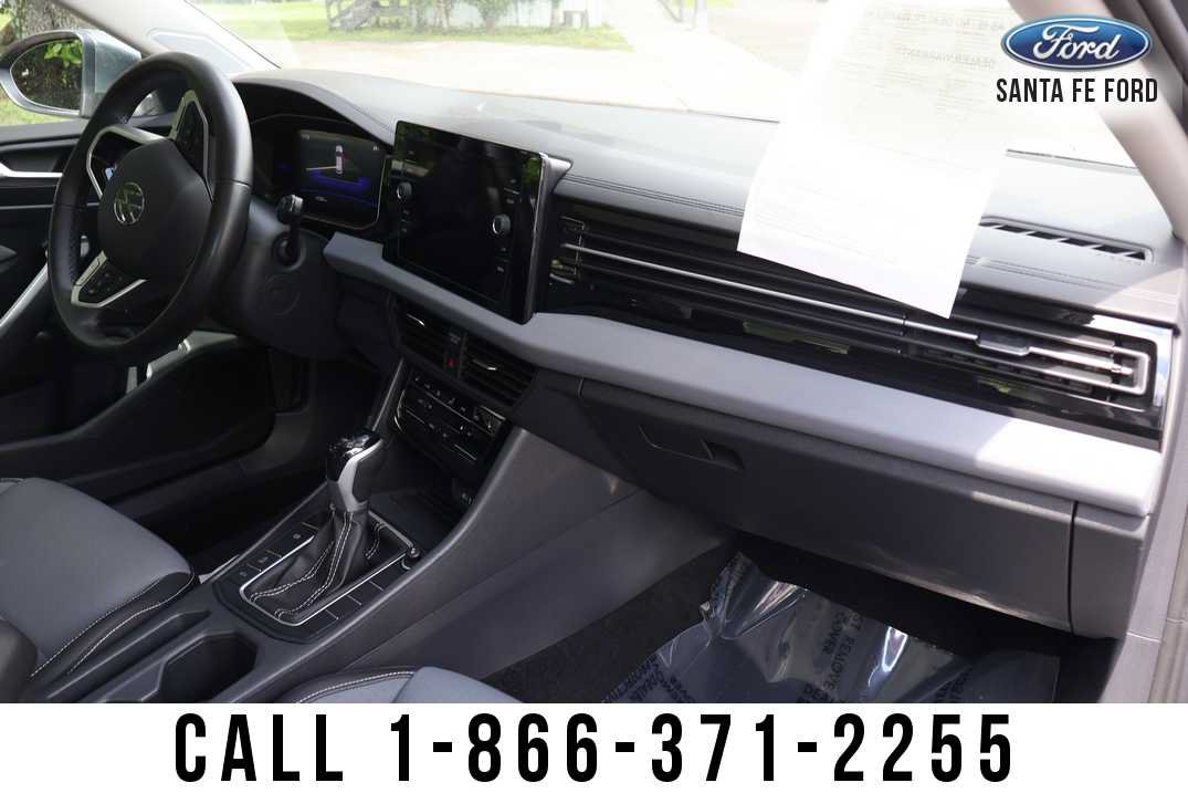 Used 2025 Volkswagen Jetta SE FWD image 22