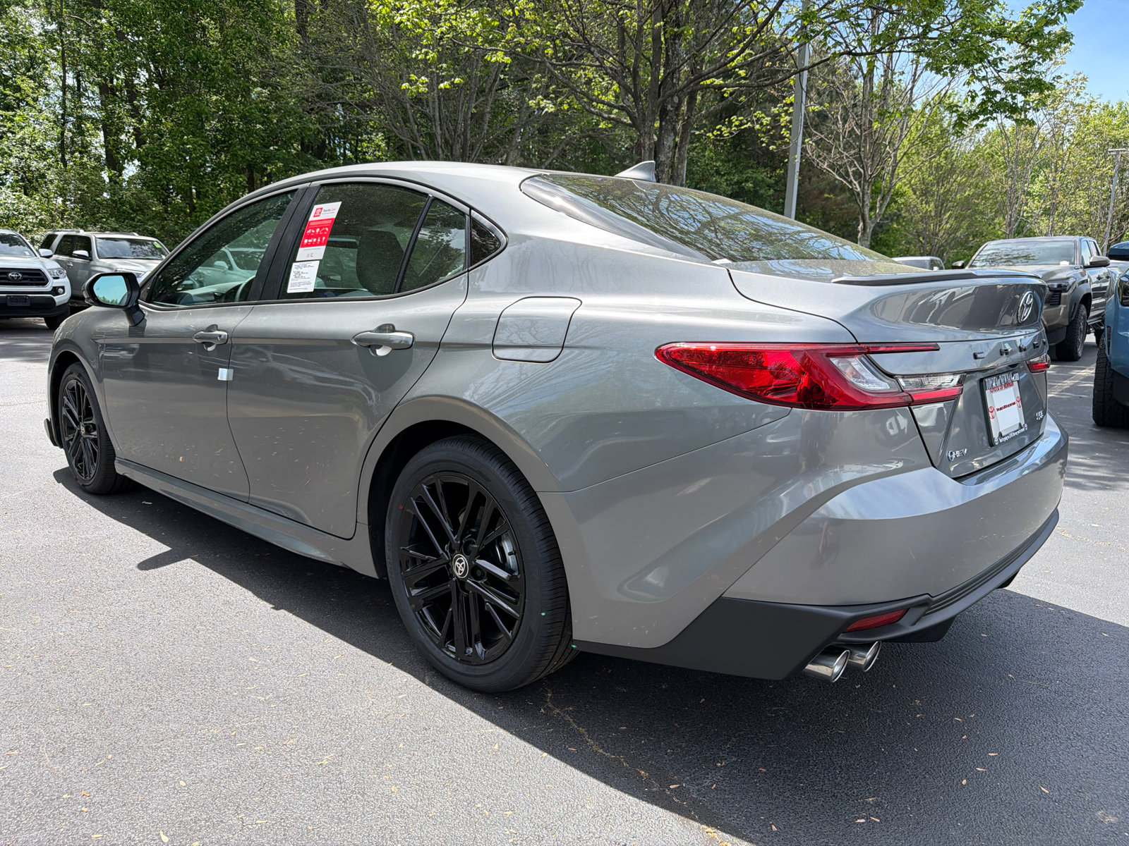 Used 2026 Toyota Camry SE FWD image 5